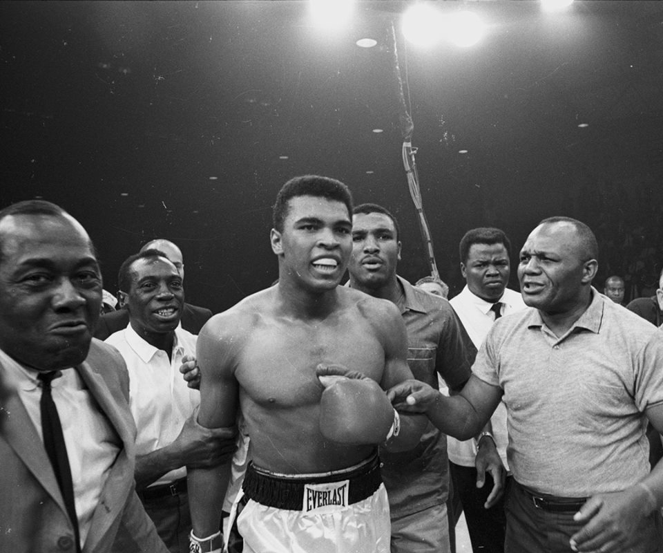 Former world heavyweight boxing champion Muhammad Ali has died at the age of 74. Muhammad Ali,muhammad ali dead,Muhammad Ali dies,Muhammad Ali died,Muhammad Ali passes away,boxing champion Muhammad Ali,Former world heavyweight boxing champion Muhammad Ali,heavyweight boxing champion Muhammad Ali,Muhammad Ali pics,Muhammad Ali images,M