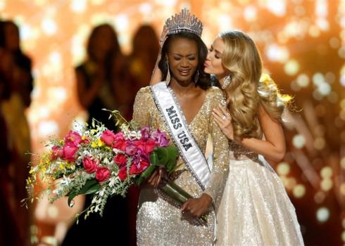 Miss District of Columbia Deshauna Barber wowed the judges with her beauty, talents and intelligence at Sunday night's annual beauty pageant broadcast in Las Vegas.