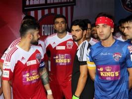 Virat Kohli,Abhishek Bachchan,Celebrity Clasico 2016,Ranbir Kapoor,Aditya Roy Kapur,Shoojit Sircar,Raj Kundra,Mahendra Singh Dhoni,R. Ashwin,Shikhar Dhawan,Harbhajan Singh,Yuvraj Singh