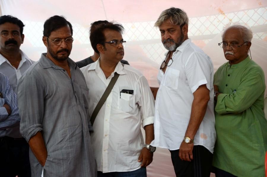 Celebs like Sushil Kumar Shinde, Mahesh Manjrekar and Nana Patekar pays last respect to veteran actress Sulabha Deshpande. Sulabha Deshpande,Sushil Kumar Shinde,Mahesh Manjrekar,Nana Patekar,Sulabha Deshpande passed away,Sulabha Deshpande death,Sulabha Deshpande dead,Sulabha Deshpande died