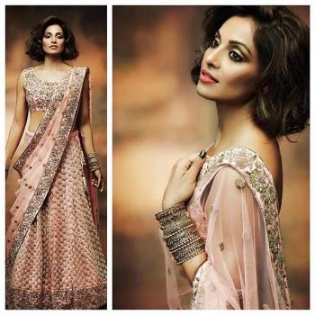 After actress Kangana Ranaut and Priyanka Chopra flaunted the short hair look, newly married star Bipasha Basu too has tried the hairstyle.