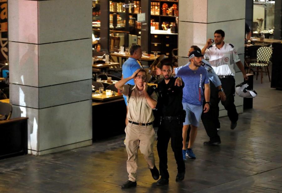 Several casualties are reported in a shooting incident in the center of Tel Aviv. Tel Aviv,Tel Aviv terror attack,Israeli policeman,Tel Aviv terror attack pics,Tel Aviv terror attack images,Tel Aviv terror attack photos,Tel Aviv terror attack stills,Tel Aviv terror attack pictures,4 killed in Tel Aviv terror attack,Tel Aviv shooting,Te