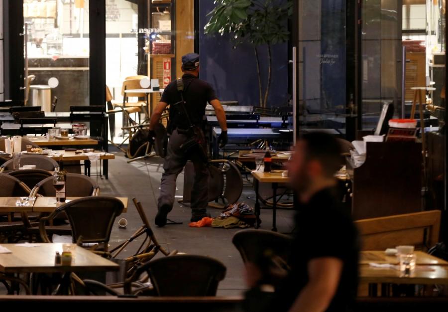 Several casualties are reported in a shooting incident in the center of Tel Aviv. Tel Aviv,Tel Aviv terror attack,Israeli policeman,Tel Aviv terror attack pics,Tel Aviv terror attack images,Tel Aviv terror attack photos,Tel Aviv terror attack stills,Tel Aviv terror attack pictures,4 killed in Tel Aviv terror attack,Tel Aviv shooting,Te