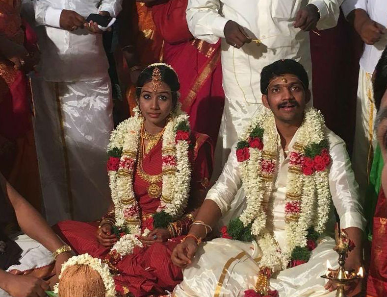 Kaadhal Solla Vandhen & Kana Kaanum Kaalangal fame actor Balaji ties knot to Preethi. Balaji Balakrishnan,Balaji Balakrishnan wedding pictures,Balaji Balakrishnan wedding pics,Balaji Balakrishnan wedding images,Balaji Balakrishnan wedding photos,Balaji Balakrishnan wedding stills,Balaji Balakrishnan marriage pics,Balaji Balakrishnan marria
