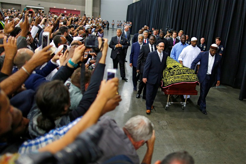 Muhammad Ali funeral: Boxer Don King and Others offer prayer. Muhammad Ali,Muhammad Ali funeral,Boxer Don King,Boxer promoter Don King,Muhammad Ali funeral pics,Muhammad Ali funeral images,Muhammad Ali funeral photos,Muhammad Ali funeral stills,Muhammad Ali funeral pictures,Sugar Ray Leonard