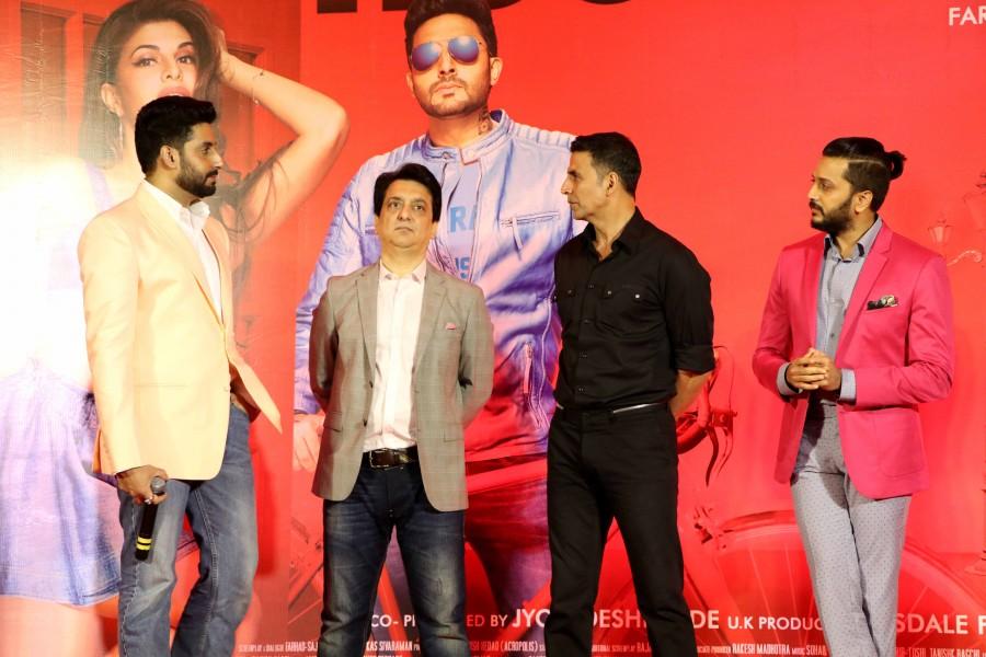 Akshay Kumar, Abhishek Bachchan, Riteish Deshmukh, Boman Irani and Chunkey Pandey along with director duo Farhad-Sajid and producer Sajid Nadiadwala got together last evening to celebrate the success of their film Housefull 3. Housefull 3,Housefull 3 Success meet,Housefull 3 Success party,Akshay Kumar,Abhishek Bachchan,Riteish Deshmukh,Boman Irani,Chunkey Pandey,Farhad-Sajid,Sajid Nadiadwala,Housefull 3 Success meet pics,Housefull 3 Success meet images,Housefull 3 Success meet