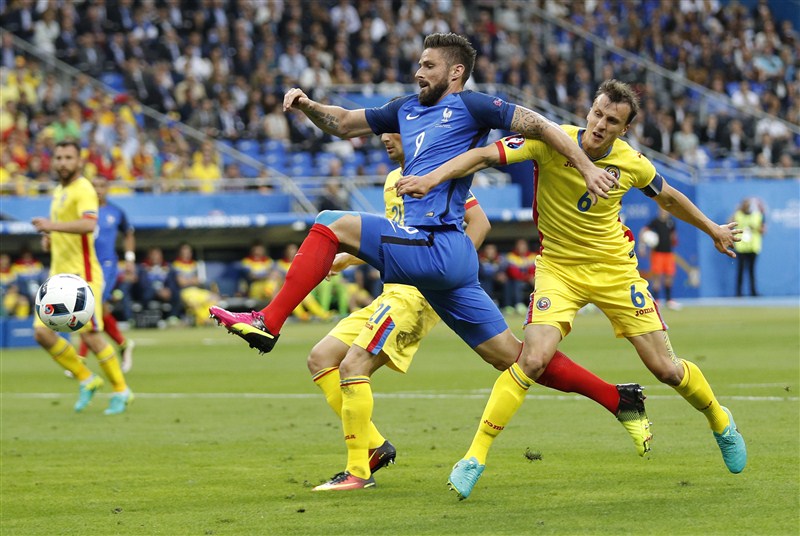 Hosts France needed a stunning late strike from playmaker Dimitri Payet to secure a hard-earned 2-1 win over Romania in the opening match of Euro2016. France 2-1 win against Roma,Euro 2016,Euro opener game,Euro 2016 opener,France vs Romania,Dimitri Payet
