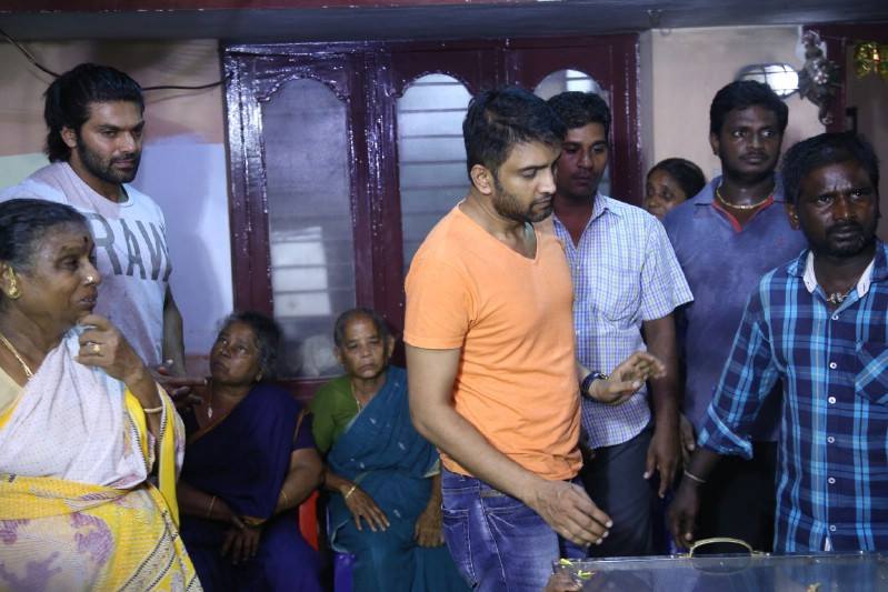 Celebs like Arya, VTV Ganesh, Mayilsamy pays homage to Comedy actor Santhanam's Father Neelamegam. Santhanam,Arya,Mayilsaamy,Neelamegam,Santhanam father,santhanam father death,santhanam father passes away,VTV Ganesh,Mayilsamy