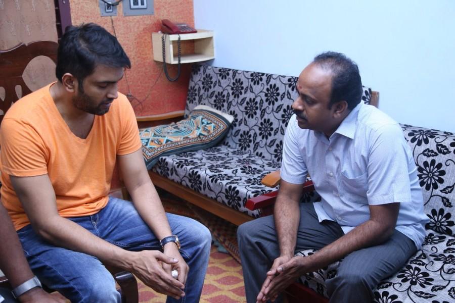 Celebs like Arya, VTV Ganesh, Mayilsamy pays homage to Comedy actor Santhanam's Father Neelamegam. Santhanam,Arya,Mayilsaamy,Neelamegam,Santhanam father,santhanam father death,santhanam father passes away,VTV Ganesh,Mayilsamy