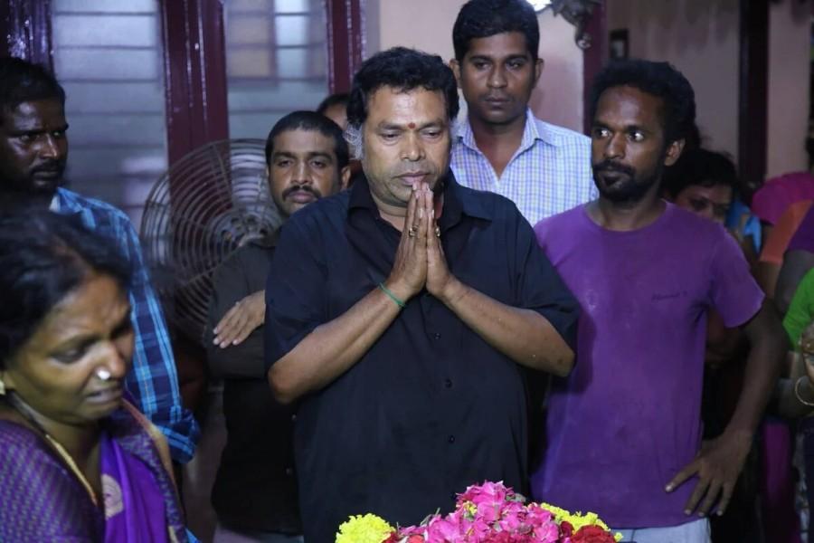 Celebs like Arya, VTV Ganesh, Mayilsamy pays homage to Comedy actor Santhanam's Father Neelamegam. Santhanam,Arya,Mayilsaamy,Neelamegam,Santhanam father,santhanam father death,santhanam father passes away,VTV Ganesh,Mayilsamy