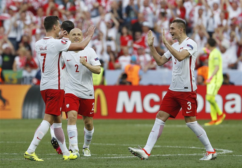 Arkadiusz Milik scored as Poland beat Northern Ireland 1-0 in a Group C match of the Euro football championship on Sunday. Euro 2016,Poland beat Northern Ireland,Poland,Northern Ireland,Arkadiusz Milik,Euro football championship,Euro football,Euro 2016 pics,Euro 2016 images,Euro 2016 photos,Euro 2016 stills,Euro 2016 pictures