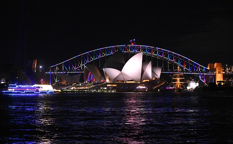 Landmarks around the world are lit up in the colors of the pride flag following the Orlando shooting. Tribute to Orlando Victims,Orlando Victims,Orlando shooting,Rainbow lights,Rainbow Colors,world Light Up in Rainbow Colors