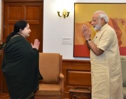 CM Jayalalithaa,Jayalalithaa,Jayalalithaa meets Modi,Jayalalithaa meets Narendra Modi,Narendra Modi