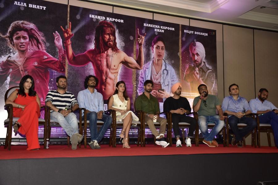 Shahid Kapoor, Alia Bhatt at Udta Punjab press conference. Udta Punjab,Udta Punjab press conference,Udta Punjab press meet,Shahid Kapoor,Alia Bhatt,Udta Punjab press meet pics,Udta Punjab press meet images,Udta Punjab press meet photos,Udta Punjab press meet stills,Udta Punjab press meet pictures