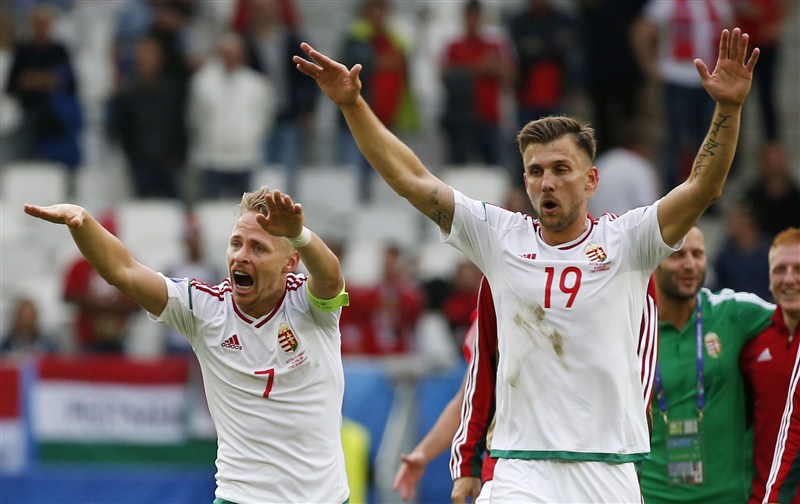 Hungary began their first European Championship since 1972 with an impressive 2-0 victory against 10-man Austria in group stage match on Tuesday. Hungary stun Austria,Hungary beats Austria,Hungary,Austria,Euro 2016,European Championship,Austria vs Hungary,Hungary beat Austria