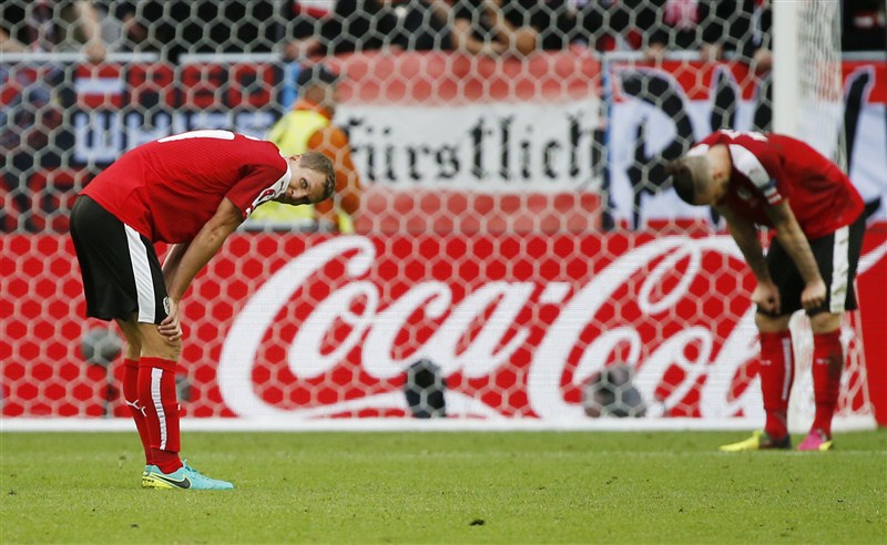 Hungary began their first European Championship since 1972 with an impressive 2-0 victory against 10-man Austria in group stage match on Tuesday. Hungary stun Austria,Hungary beats Austria,Hungary,Austria,Euro 2016,European Championship,Austria vs Hungary,Hungary beat Austria