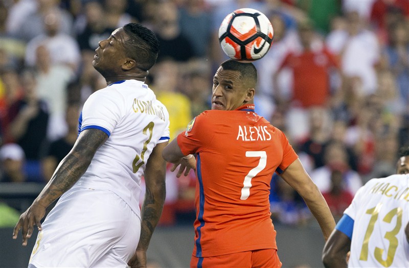 Eduardo Vargas (15 and 43 minute) and Alexis Sánchez (50 and 89 minute) hit two goals each to register a 4-2 win over Panama at the Lincoln Financial Field. Eduardo Vargas,Alexis Sánchez,Chile v Panama,Chile beats Panama,Chile wins Panama,Lincoln Financial Field