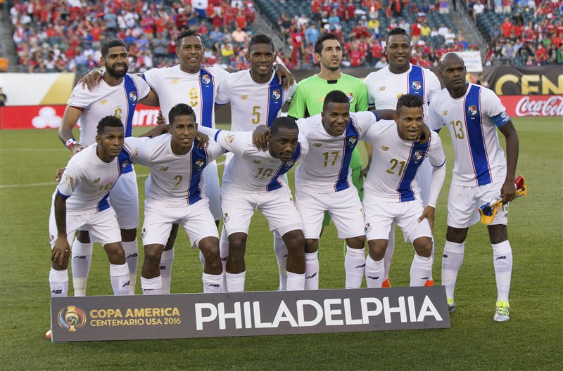 Eduardo Vargas (15 and 43 minute) and Alexis Sánchez (50 and 89 minute) hit two goals each to register a 4-2 win over Panama at the Lincoln Financial Field. Eduardo Vargas,Alexis Sánchez,Chile v Panama,Chile beats Panama,Chile wins Panama,Lincoln Financial Field