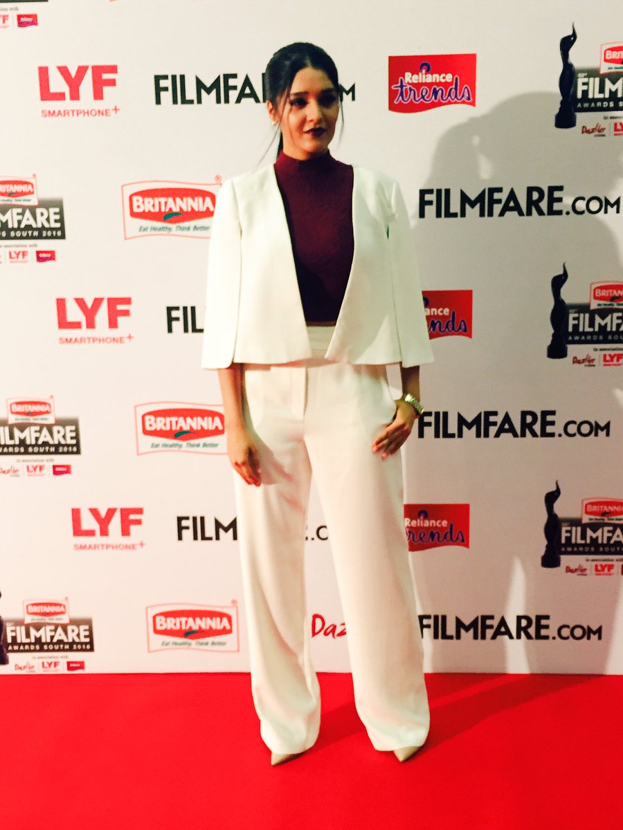 Ritika Singh, Rakul Preet Singh, Parul yadav, Catherine Tresa at Filmfare Awards 2016. Filmfare Awards 2016,filmfare awards,filmfare awards 2016 performances,Filmfare Awards 2016 nominations,Filmfare Awards 2016 winners,Ritika Singh,Rakul Preet Singh,Parul yadav,Catherine Tresa,Filmfare Awards pics,Filmfare Awards images,Filmfare Awards pho