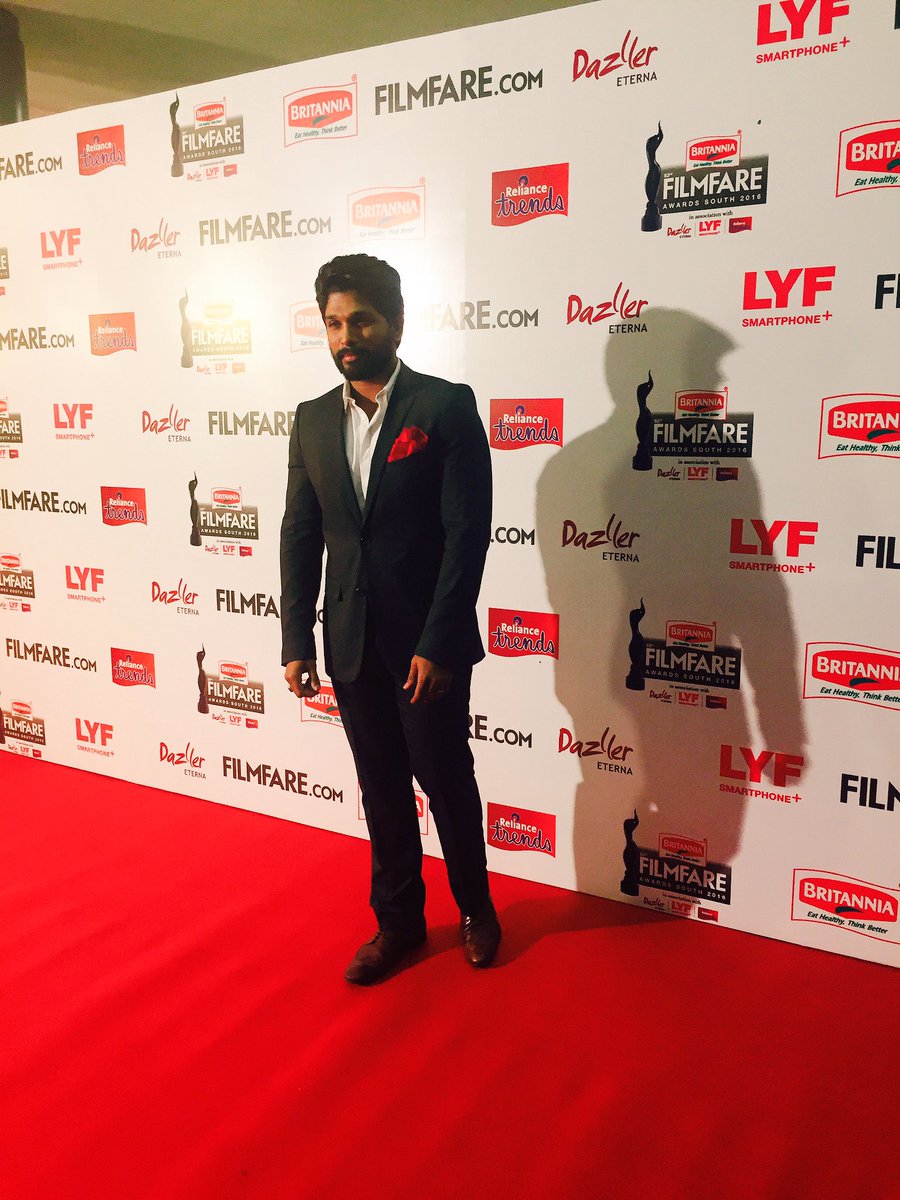 Allu Arjun at Filmfare Awards 2016. Allu Arjun,Allu Arjun at Filmfare Awards 2016,Allu Arjun at Filmfare Awards,Filmfare Awards 2016,Filmfare Awards,Filmfare Awards 2016 winners,61st Britannia Filmfare Awards,Filmfare Awards pics,Filmfare Awards images,Filmfare Awards photos,Filmfare Awards