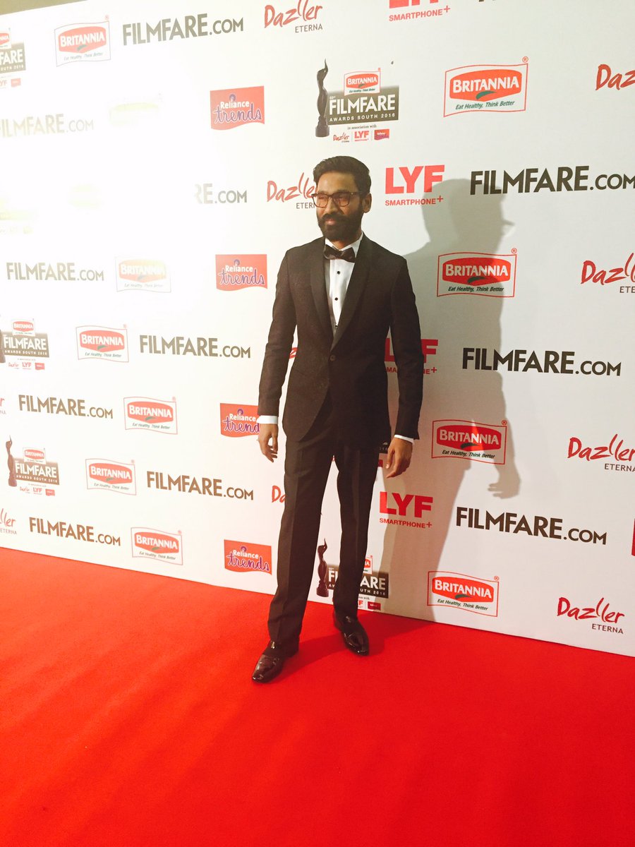 Allu Arjun at Filmfare Awards 2016. Allu Arjun,Allu Arjun at Filmfare Awards 2016,Allu Arjun at Filmfare Awards,Filmfare Awards 2016,Filmfare Awards,Filmfare Awards 2016 winners,61st Britannia Filmfare Awards,Filmfare Awards pics,Filmfare Awards images,Filmfare Awards photos,Filmfare Awards