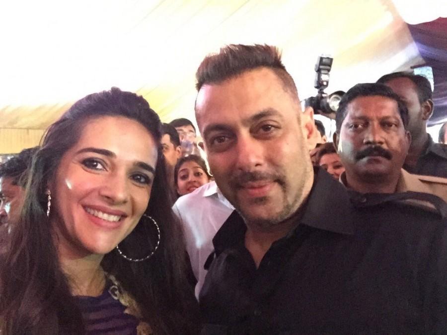 This year's Iftaar celebrations, which will be held here on Sunday, will be attended by Salman, Iulia Vantur, Amy Jackson and Goldie Behl among others. Baba Siddique Iftar party,Baba Siddique,Baba Siddique Iftar party 2016,Salman Khan and Shahrukh Khan together at Baba Siddique Iftar party,Salman Khan and Shahrukh Khan,Salman Khan and Shahrukh Khan at Baba Siddique Iftar party,Baba Siddique Iftar party p