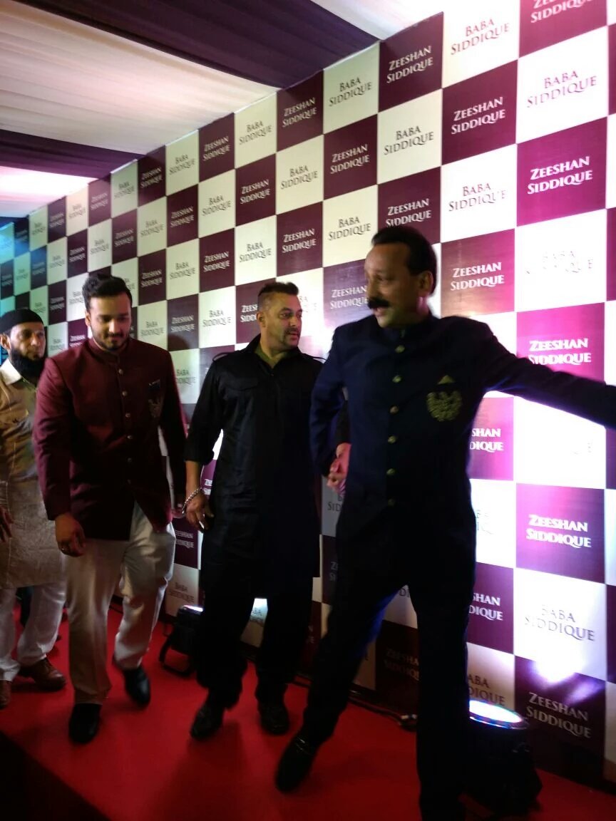 This year's Iftaar celebrations, which will be held here on Sunday, will be attended by Salman, Iulia Vantur, Amy Jackson and Goldie Behl among others. Baba Siddique Iftar party,Baba Siddique,Baba Siddique Iftar party 2016,Salman Khan and Shahrukh Khan together at Baba Siddique Iftar party,Salman Khan and Shahrukh Khan,Salman Khan and Shahrukh Khan at Baba Siddique Iftar party,Baba Siddique Iftar party p