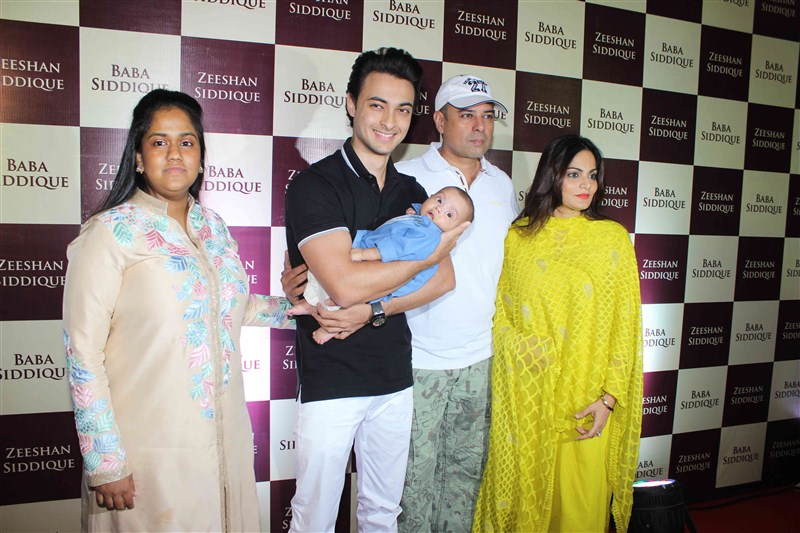 Karan Singh Grover, Bipasha Basu, Arpita Khan at Baba Siddique's Iftar party. Baba Siddique's Iftar party,Baba Siddique Iftar party,baba siddique,iftar party 2016,Karan Singh Grover,Bipasha Basu,Arpita Khan,Baba Siddique Iftar party pics,Baba Siddique Iftar party images,Baba Siddique Iftar party photos,Baba Siddique Iftar part