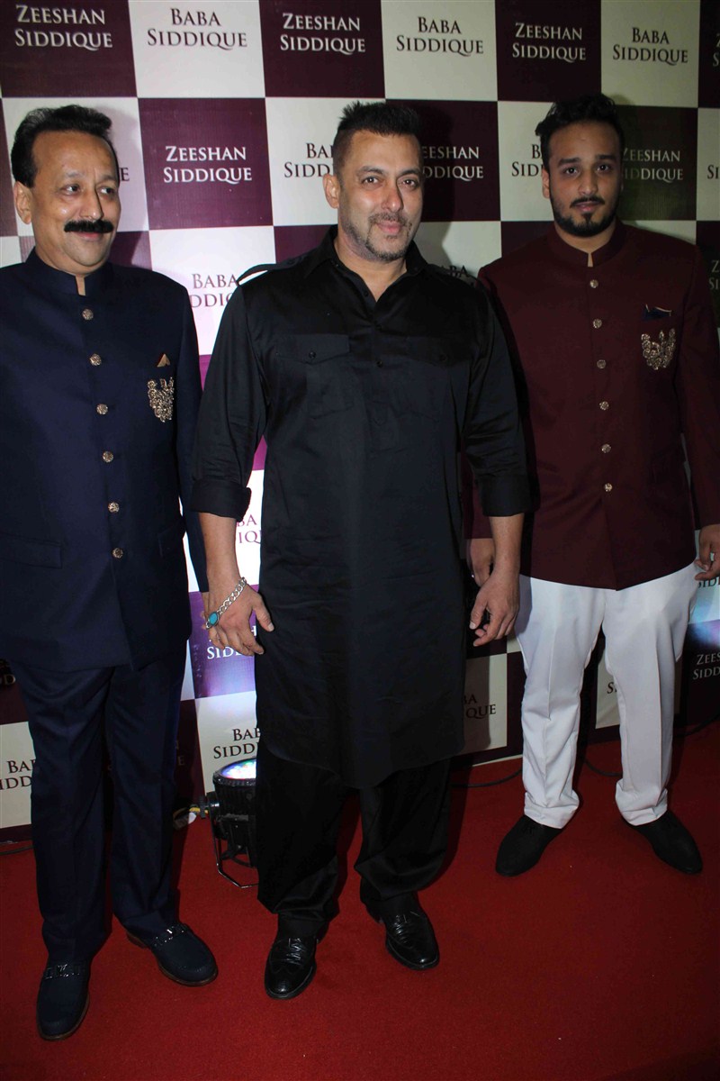 Karan Singh Grover, Bipasha Basu, Arpita Khan at Baba Siddique's Iftar party. Baba Siddique's Iftar party,Baba Siddique Iftar party,baba siddique,iftar party 2016,Karan Singh Grover,Bipasha Basu,Arpita Khan,Baba Siddique Iftar party pics,Baba Siddique Iftar party images,Baba Siddique Iftar party photos,Baba Siddique Iftar part