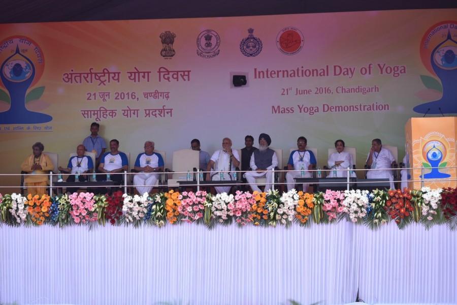 Thousands of people across the country began the day on Tuesday with yoga exercises to mark the second International Yoga Day. International Yoga Day,International Yoga Day 2016,International Yoga Day events,International Yoga Day event,Chandigarh,Yoga Chandigarh event,Modi,Narendra Modi,Record-breaking International Yoga Day events begin