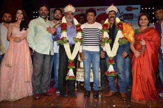 Kannada super hit movie Shivalinga 100 days function held at Sir. Puttanna Chetty Townhall in Bangalore. Celebs like Balakrishna, Shiva Rajkumar, Ambareesh, Vedhika and others graced the event.