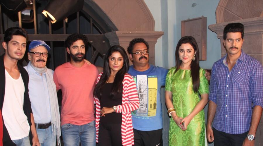 Raj Thakur, Kishore Kumar's niece Sayantani Guhathakurta, Ragini Nandwani, Yuvraj Singh and Shyam Bansal were also present at the mahurat. Chal Akela Re movie launch,Chal Akela Re,ayantani Guhathakurta,Ragini Nandwani,Yuvraj Singh,Shyam Bansal,Chal Akela Re movie launch pics,Chal Akela Re movie launch images,Chal Akela Re movie launch photos,Chal Akela Re movie launch stills,Chal Akela Re mo