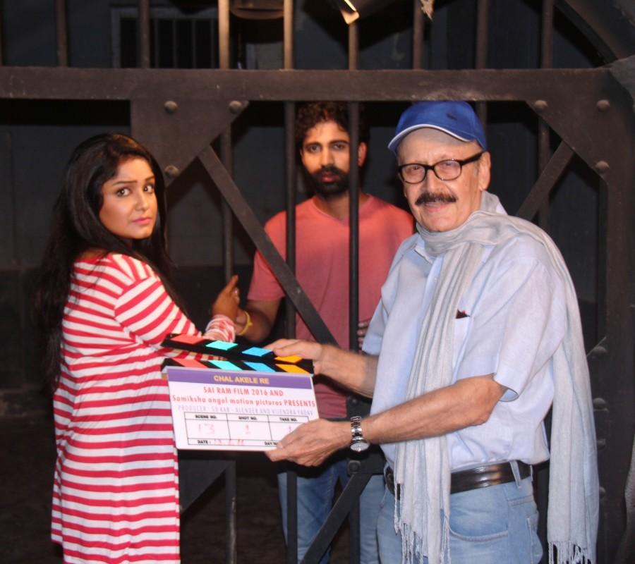Raj Thakur, Kishore Kumar's niece Sayantani Guhathakurta, Ragini Nandwani, Yuvraj Singh and Shyam Bansal were also present at the mahurat. Chal Akela Re movie launch,Chal Akela Re,ayantani Guhathakurta,Ragini Nandwani,Yuvraj Singh,Shyam Bansal,Chal Akela Re movie launch pics,Chal Akela Re movie launch images,Chal Akela Re movie launch photos,Chal Akela Re movie launch stills,Chal Akela Re mo