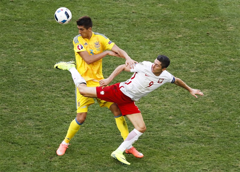 Poland beat Ukraine 1-0 in their third and final Group C contest to secure a spot in the knock-out stages of the Euro football championship for the first time. Poland beats Ukraine,Poland,Ukraine,Poland beat Ukraine to advance for first time,Poland beat Ukraine enter Euro pre-quarters,Poland enter Euro pre-quarters,Euro pre-quarters,Euro 2016