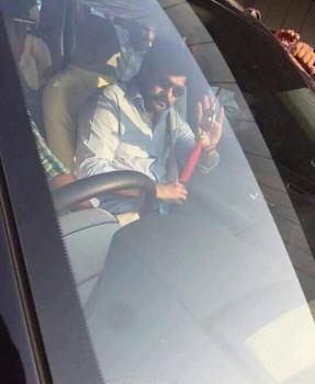 Megastar Chiranjeevi arrives on sets of 150th film 'Kathilantodu'