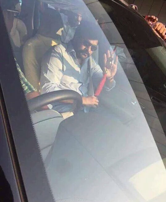 Megastar Chiranjeevi arrives on sets of 150th film 'Kathilantodu' Chiranjeevi,Kathilantodu,Chiru 150,Chiru150,#Chiru150FirstDayShoot,Chiru 150 First Day Shoot,Chiranjeevi at Kathilantodu sets,Kathilantodu on the sets,Telugu movie Kathilantodu