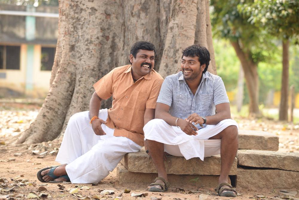 Raja Mandhiri is an upcoming Tamil movie. Starring Kalaiarasan Harikrishnan, Kaali Venkat and Bala Saravanan in the lead role. Raja Mandhiri,Raja Mandhiri review,Raja Mandhiri movie review,Kalaiarasan Harikrishnan,Kaali Venkat,Bala Saravanan,Raja Mandhiri movie stills,Raja Mandhiri movie pics,Raja Mandhiri movie images,Raja Mandhiri movie photos,Raja Mandhiri movie pictures