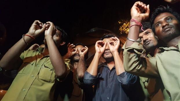 Nawazuddin Siddiqui hit the Mumbai Streets last night and spread the Raman Raghav fever.