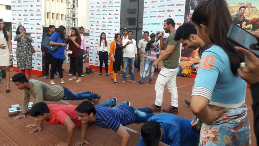John Abraham, Varun Dhawan and Jacqueline Fernandez kick started the promotions of Dishoom from the centre of India. Dishoom,Dishoom movie promotion,Dishoom promotion,John Abraham,Varun Dhawan,Jacqueline Fernandez,bollywood movie Dishoom,Dishoom pics,Dishoom images,Dishoom photos,Dishoom stills,Dishoom pictures