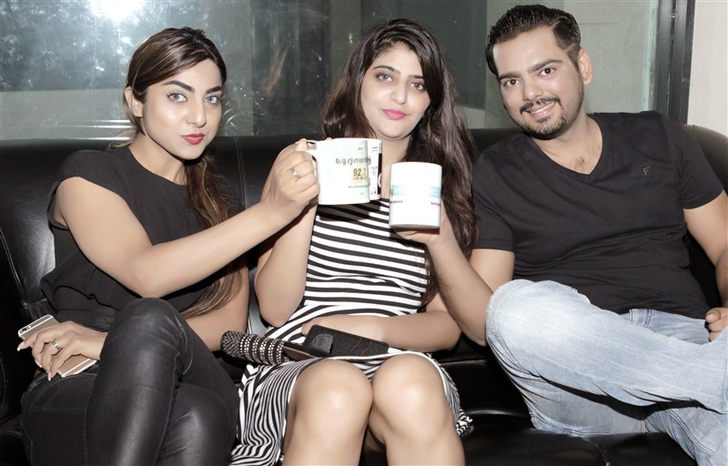 Sukhwinder Singh, Lyricist Faaiz Anwar, Rishank Tiwari, director Indervesh Yogee, Ritika Gulati, Samiksha Bhatnagar, Sufi Gulati and Harshvardhan Joshi went to Big FM to promote their film Love Ke Funday. Love Ke Funday,Love Ke Funday movie promotion at Big FM,Love Ke Funday movie promotion,Sukhwinder Singh,Lyricist Faaiz Anwar,Rishank Tiwari,director Indervesh Yogee,Ritika Gulati,Samiksha Bhatnagar,Sufi Gulati,Harshvardhan Joshi