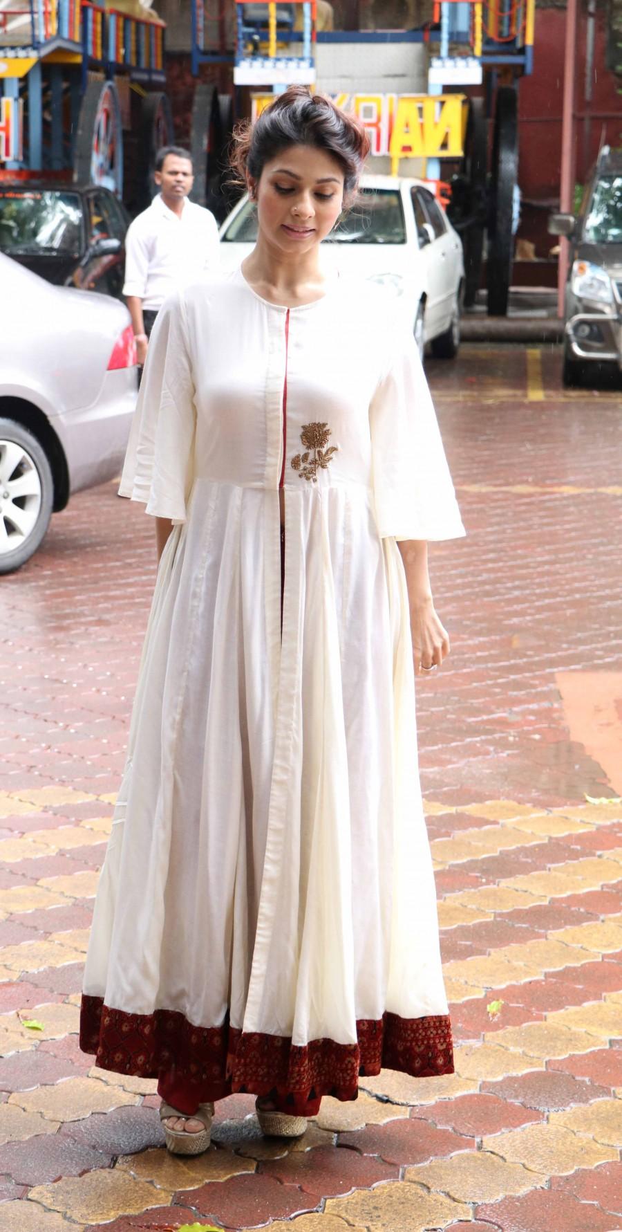 Social activist Anna Hazare and Bollywood actor Tanishaa Mukerji during the poster launch of film Anna, in Mumbai. Anna Hazare,Tanishaa Mukerji,ANNA poster,ANNA poster launch,ANNA movie launch,Social activist Anna Hazare,actress Tanishaa Mukerji,Anna,bollywood movie Anna,Anna poster,Anna movie stills,Anna movie pics,Anna movie images,Anna movie photos,Anna movie pictu