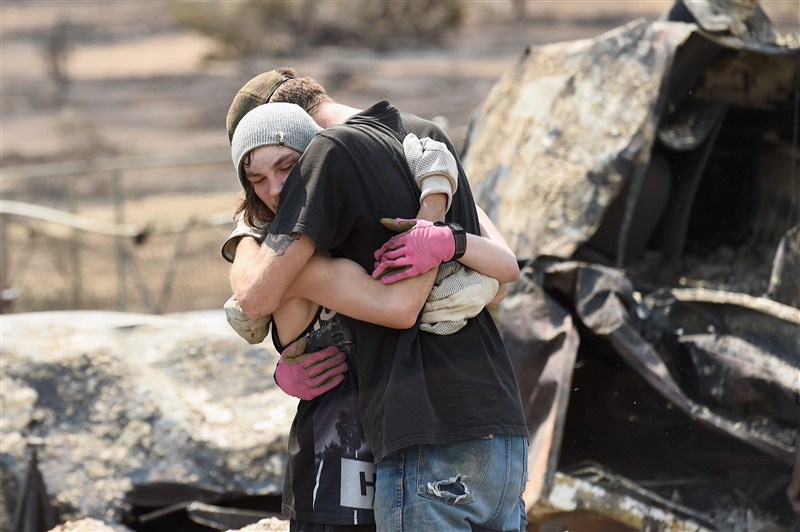 The massive wildfire in Kern County is now considered the largest California wildfire of 2016 so far. California's deadly Erskine wildfire,Erskine wildfire,massive wildfire,wildfire in Kern,California wildfire,california wildfire update,california wildfire injuries,California wildfire pics,California wildfire images,California wildfire photos,Califor