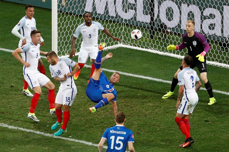 Iceland shocked England 2-1 to reach the quarterfinals of the European Championship. Iceland shock England,Iceland shock England 2-1,Iceland reachs Euro 2016 quarterfinal,Euro 2016 quarterfinal,Euro 2016,Iceland face France,European Championship,European Championship 2016