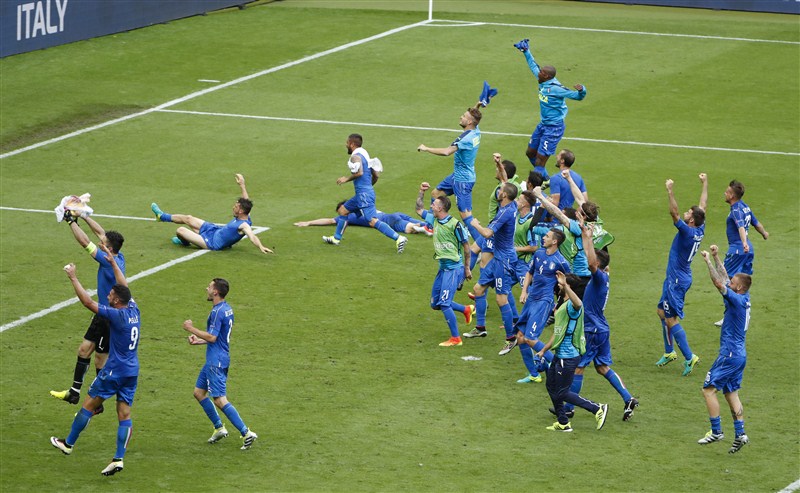 Italy dished out a classic performance to eliminate two-time defending champions Spain with a 2-0 win in the Euro football championship pre-quarterfinal at the Stade de France here on Monday. Italy vs Spain,Italy beat Spain,Euro football championship,Euro football championship pre-quarterfinal,Euro football pre-quarterfinal,Euro 2016