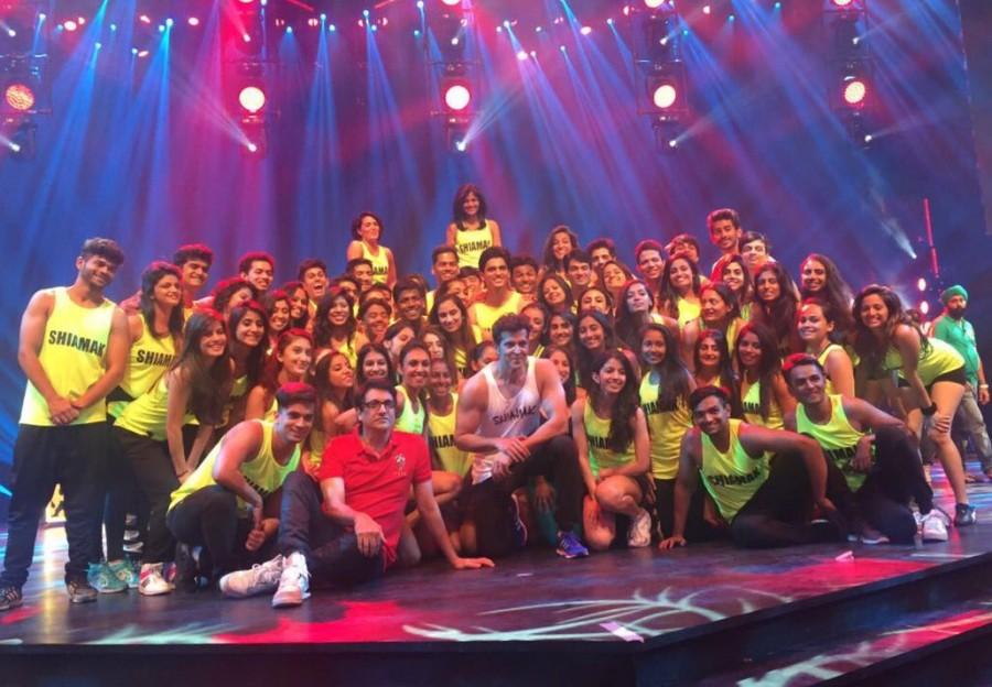 Hrithik Roshan receives a thumbs up for his IIFA performance - Photos