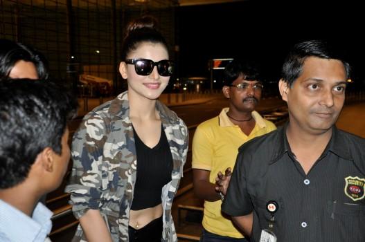 Bollywood Actress Urvashi Rautela Snapped at Mumbai International Airport Leaving for SIIMA Awards.