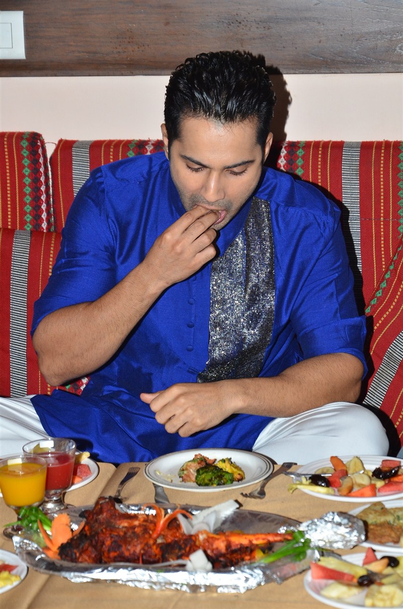 Varun Dhawan known to be a foodie and prefers to binge on authentic cuisines visited Persian Darbar last evening to relish a few Ramzan delicacies. Varun Dhawan,Varun Dhawan relishes ramzan delicacies,Varun Dhawan tastes ramzan delicacies,Varun Dhawan ramzan,ramzan delicacies,ramzan foods,ramzan special,actor Varun Dhawan,Varun Dhawan pics,Varun Dhawan images,Varun Dhawan photos,Varun Dhawan stills,V