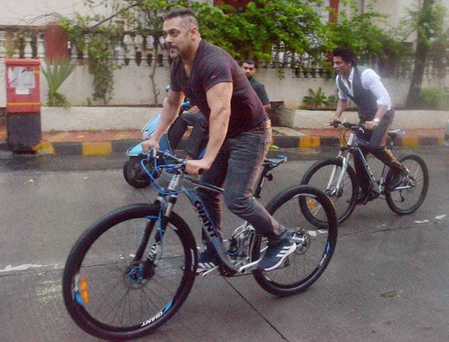 Bollywood actor Salman Khan and Shah Rukh Khan enjoy bike ride together. Salman Khan and Shah Rukh Khan,Shah Rukh Khan and Salman Khan,Shah Rukh Khan,SRK,Salman Khan,SRK and Salman Khan,SRK with Salman Khan,Salman Khan riding bike,SRK riduing bike
