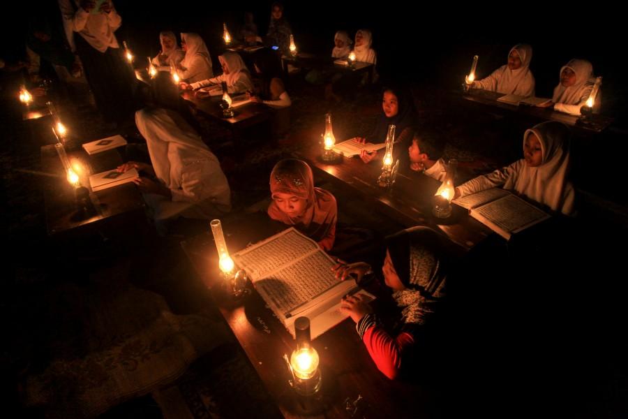 Muslims mark the holy month of Ramadan with fasting. Ramadan,Ramadan fasting,Ramadan festival,holy month,Muslims,Muslims festival,Ramadan celebration,Ramadan pics,Ramadan 2016,Ramadan images,Ramadan stills,Ramadan pictures