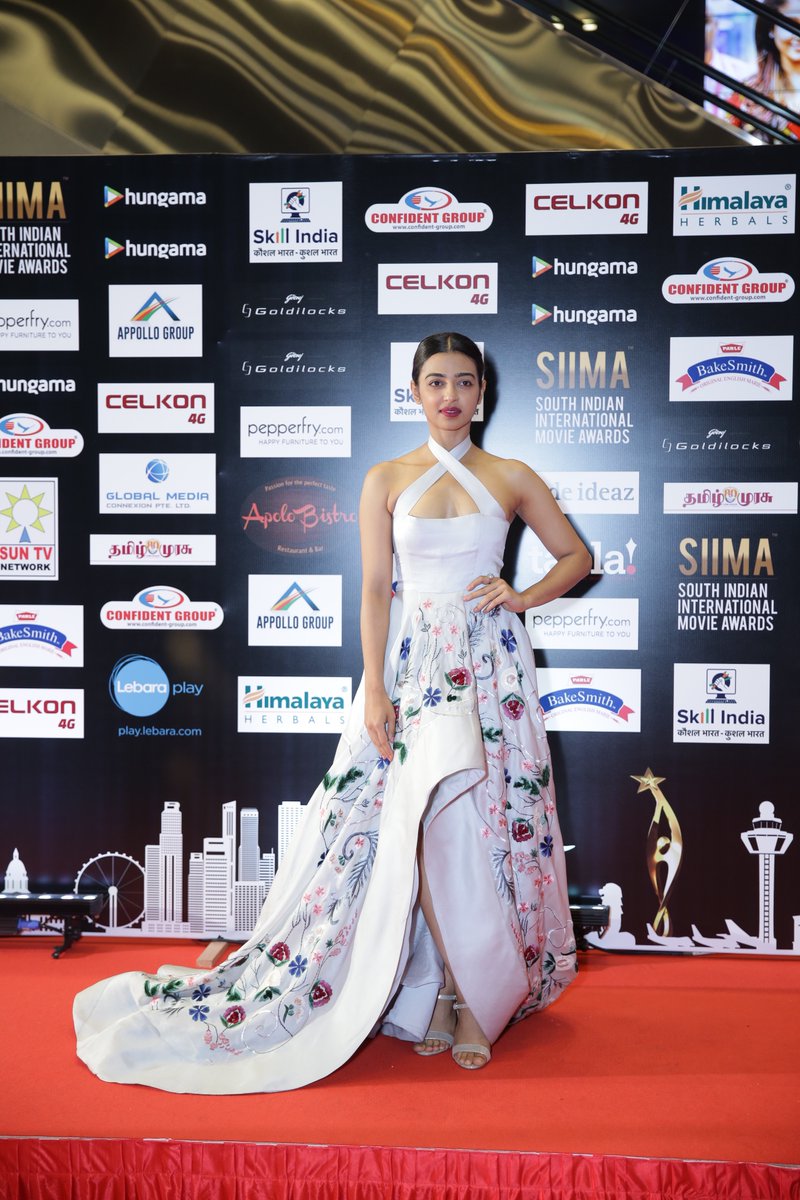 Kabali lady Radhika Apte at SIIMA 2016. Kabali,Radhika Apte,Kabali lady Radhika Apte at SIIMA 2016,Radhika Apte at SIIMA 2016,SIIMA 2016,SIIMA 2016 pics,SIIMA 2016 images,SIIMA 2016 photos,Radhika Apte latest pics
